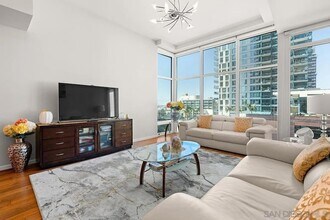 1262 Kettner Blvd, Unit 702 in San Diego, CA - Foto de edificio - Building Photo