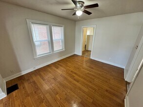 210 1/2 W Collins Ct in Louisville, KY - Building Photo - Building Photo