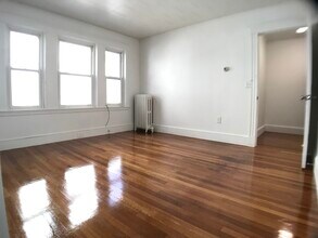 8 Endicott Ave, Unit 1 in Somerville, MA - Foto de edificio - Building Photo