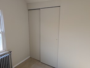 136 Duffy Ave in Hicksville, NY - Foto de edificio - Building Photo