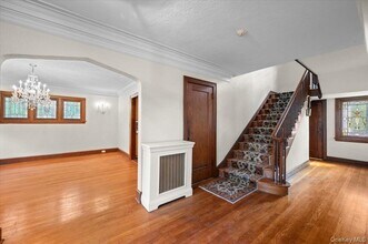 98 Rose Hl Ave in New Rochelle, NY - Building Photo - Building Photo