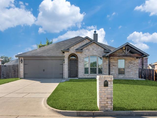 7414 Caladium Ln in Forest Hill, TX - Foto de edificio