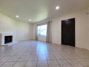 1077 S Santo Antonio Dr in Colton, CA - Building Photo - Building Photo