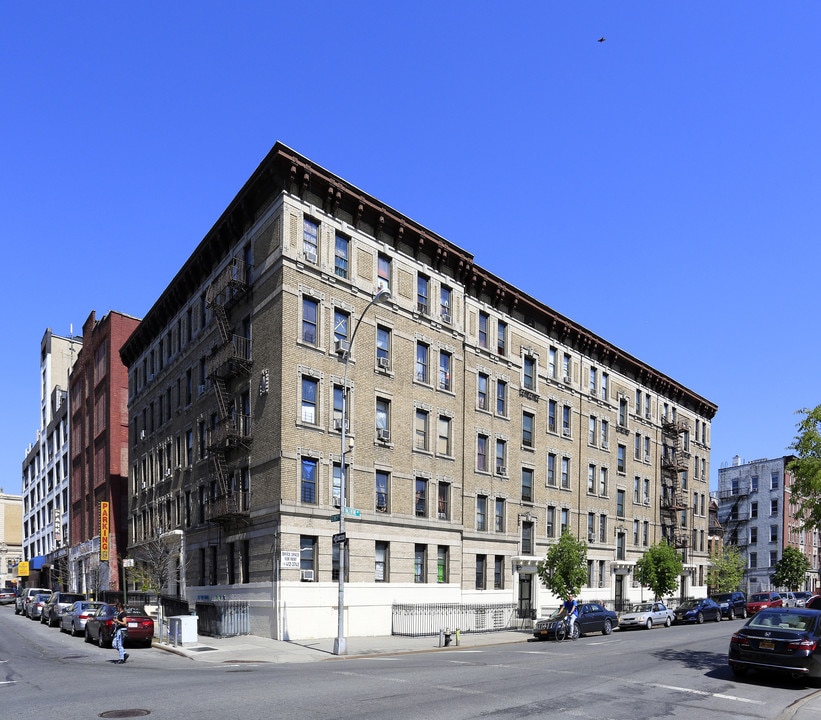 2425-2437 Valentine Ave in Bronx, NY - Foto de edificio