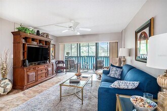 2800 Cove Cay Dr in Clearwater, FL - Building Photo - Building Photo