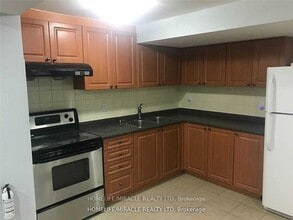 93 Whitehouse Cres in Brampton, ON - Building Photo - Building Photo