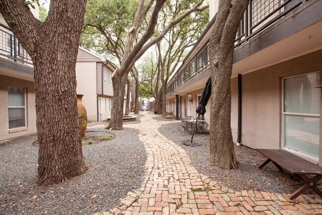 7734 Meadow Rd in Dallas, TX - Building Photo - Building Photo