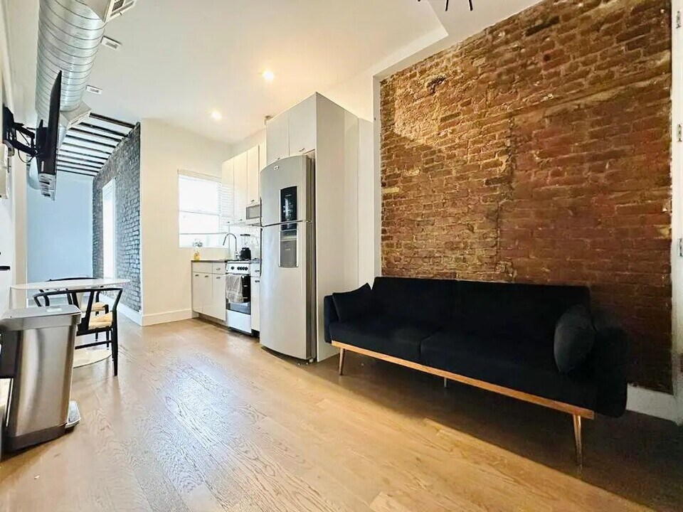 22 Granite St in Brooklyn, NY - Building Photo