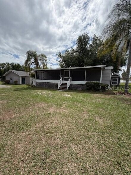 13432 E Wheeler Rd in Dover, FL - Building Photo