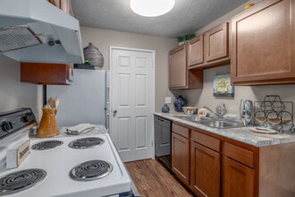 Four Seasons Apartments and Townhomes in Austintown, OH - Foto de edificio - Interior Photo