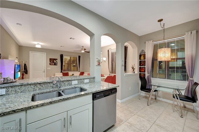 1443 Santiago Cir in Naples, FL - Foto de edificio - Building Photo