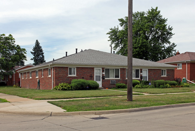 711 Goddard St in Wyandotte, MI - Building Photo - Building Photo