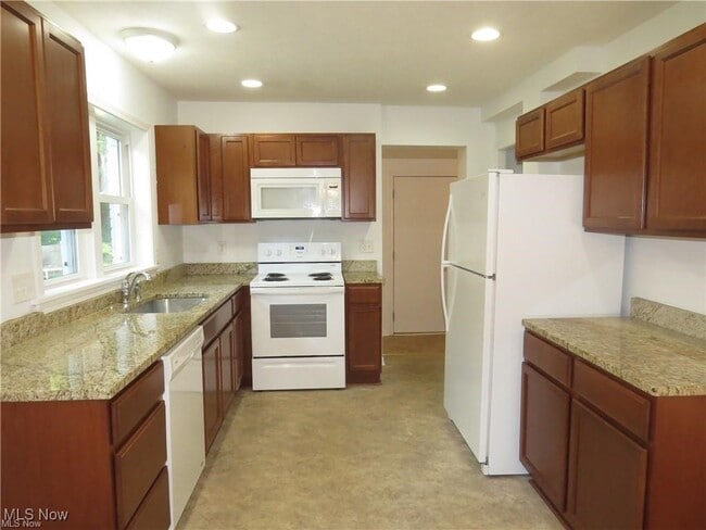 6424 N Ridge Rd in Madison, OH - Building Photo - Building Photo