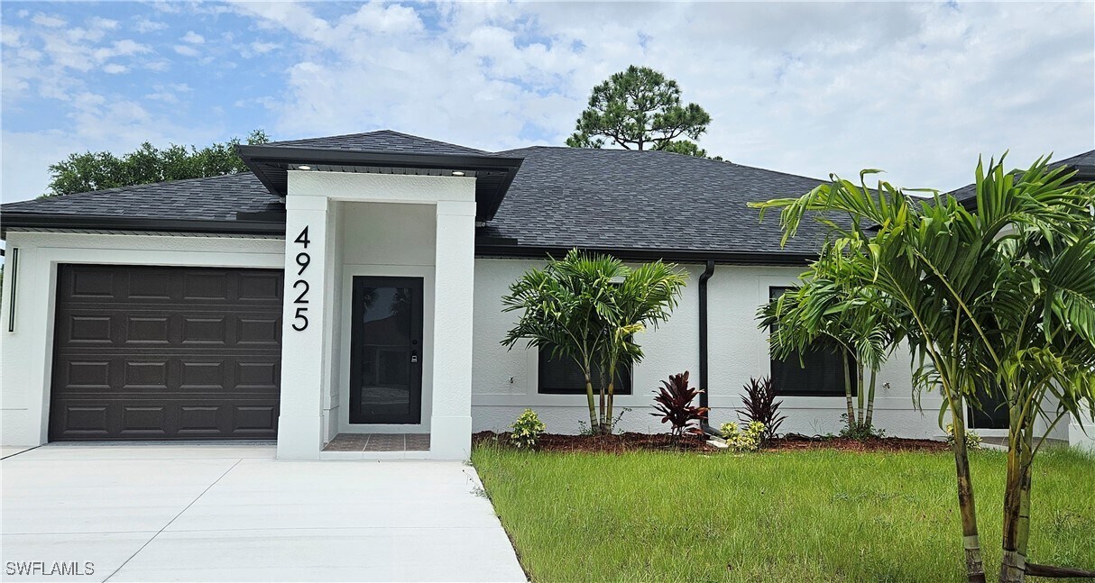 4925 Leonard Blvd S in Lehigh Acres, FL - Building Photo