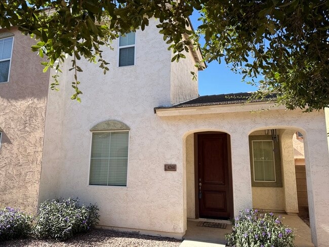 4264 E Carla Vista Dr