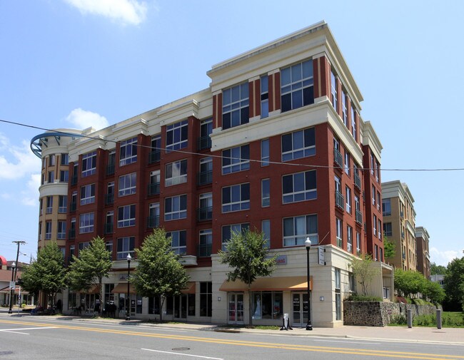 The Westlee in Arlington, VA - Building Photo - Building Photo