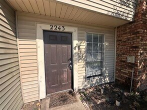 2243 Aspen Dr in Dallas, TX - Foto de edificio - Building Photo