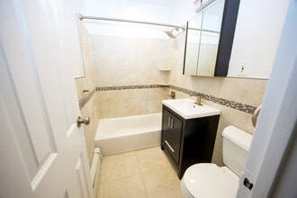 77 Lenox Rd in Rockville Centre, NY - Building Photo - Building Photo