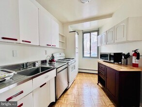 4200 Cathedral Ave NW in Washington, DC - Building Photo - Building Photo