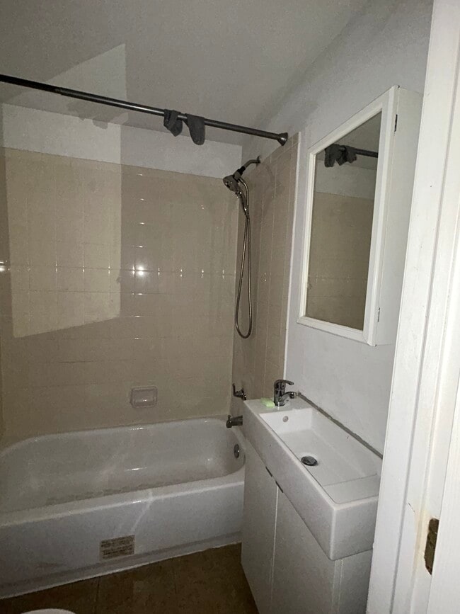 2219 N 16th St, Unit Duplex Apartments in Philadelphia, PA - Foto de edificio - Building Photo