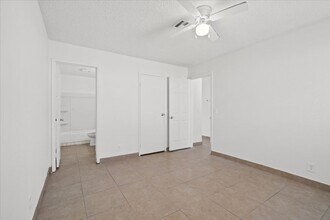 2017 Winwood St in Las Vegas, NV - Building Photo - Building Photo