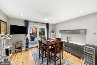 6306 Beachway Dr in Falls Church, VA - Foto de edificio - Building Photo