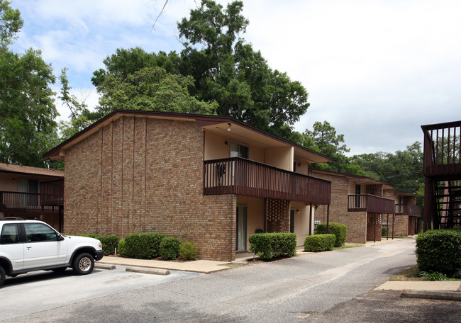 Malibu Gardens Apartments in Pensacola, FL - Building Photo - Building Photo