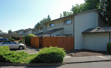 Cascadian Village Townhomes in Salem, OR - Building Photo - Building Photo