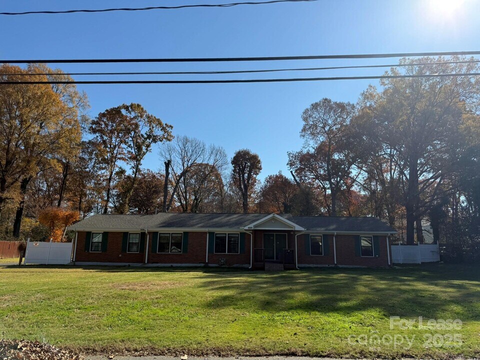 6124 Williams Rd in Charlotte, NC - Building Photo