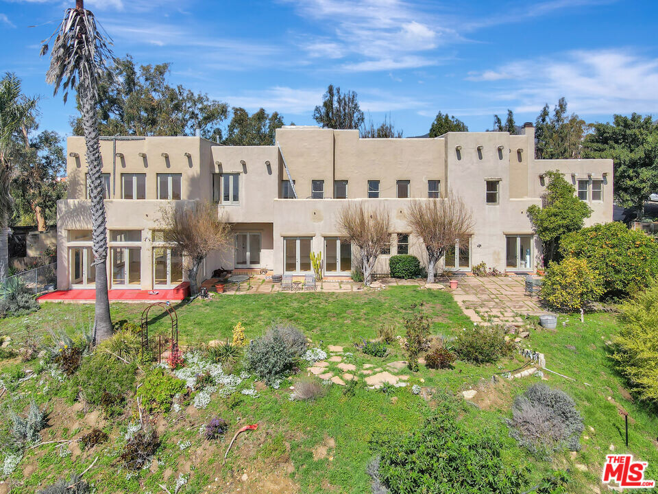 28811 Pacific Coast Hwy in Malibu, CA - Building Photo
