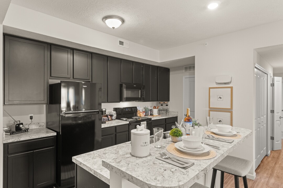 The Residences at Golf Village in Powell, OH - Foto de edificio