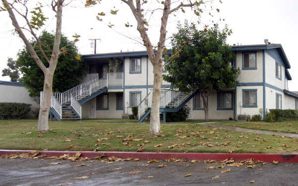 12968-12992 Yorba Ave in Chino, CA - Foto de edificio