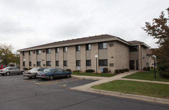 Schoolview Square in Big Lake, MN - Building Photo - Building Photo