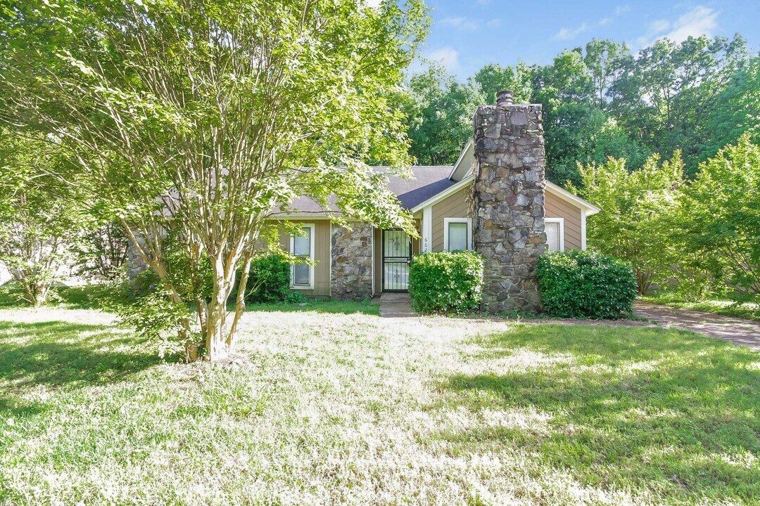 6625 Santaolina Dr in Memphis, TN - Building Photo