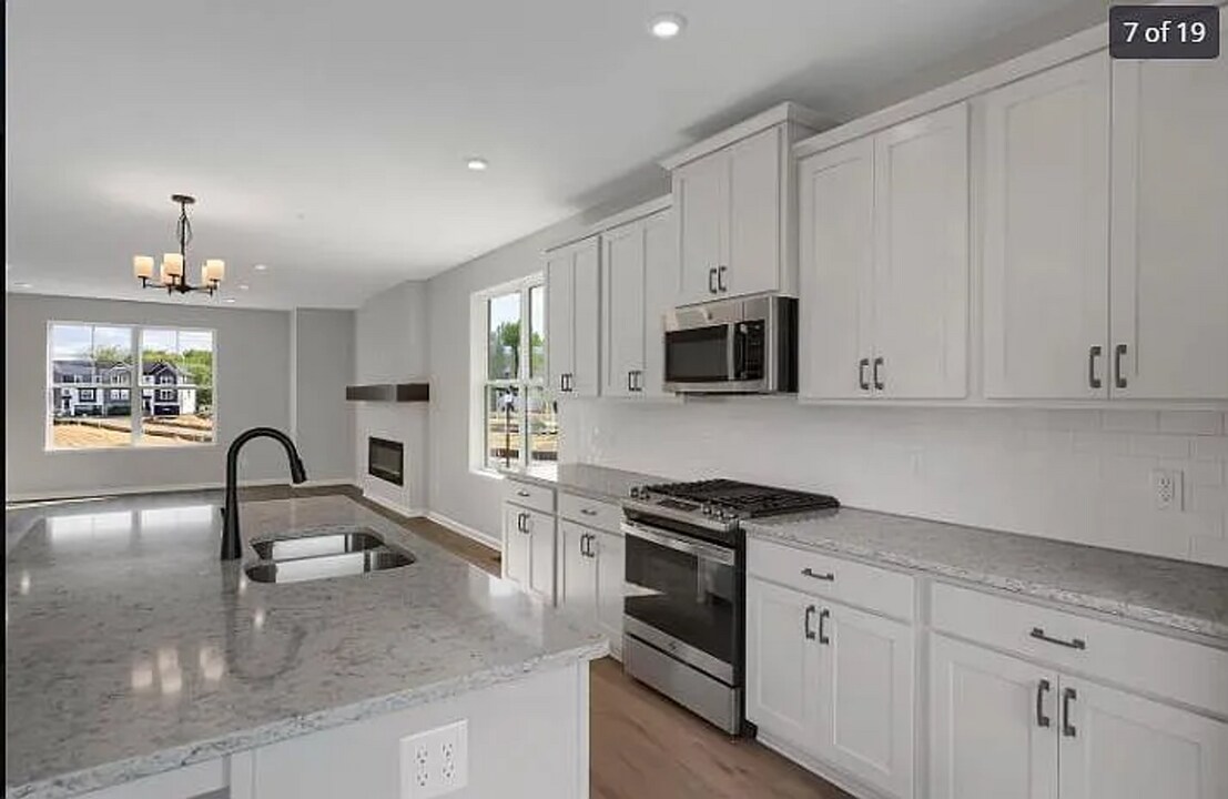 8648 London Cir NE in Blaine, MN - Building Photo