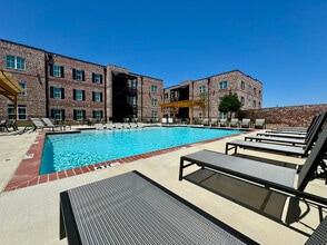 Silo Lofts in Southaven, MS - Foto de edificio - Building Photo