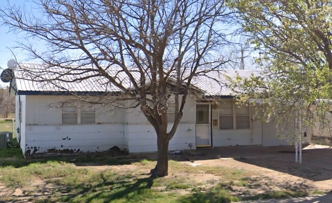 204 E Jeffie St, Unit 2 in Floydada, TX - Building Photo - Building Photo