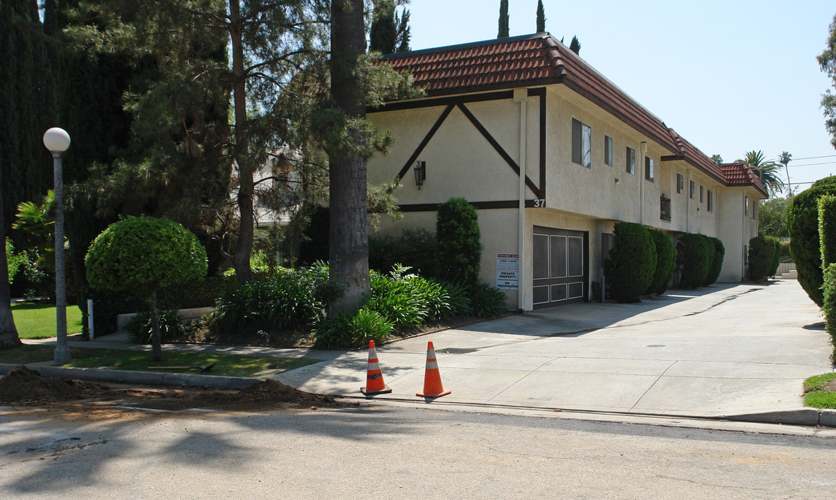 41 Berkeley Ave in Pasadena, CA - Building Photo