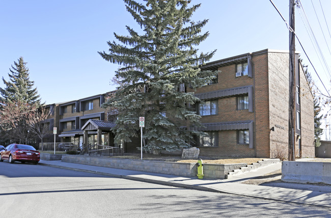 Kendale House in Calgary, AB - Building Photo - Building Photo