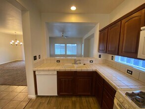 5701 Gold Poppy Way in Elk Grove, CA - Building Photo - Building Photo