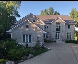 21839 Riviera Ct in Mundelein, IL - Building Photo