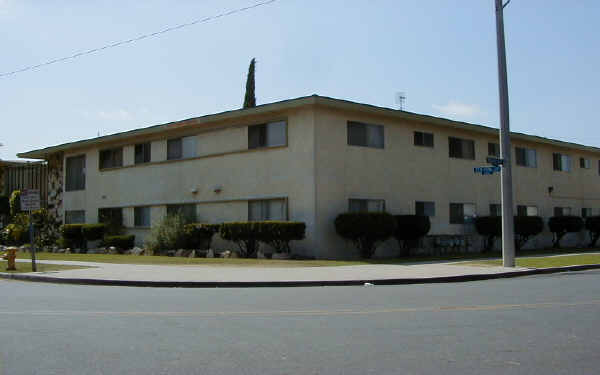 Clifton Avenue Apartments in Anaheim, CA - Building Photo