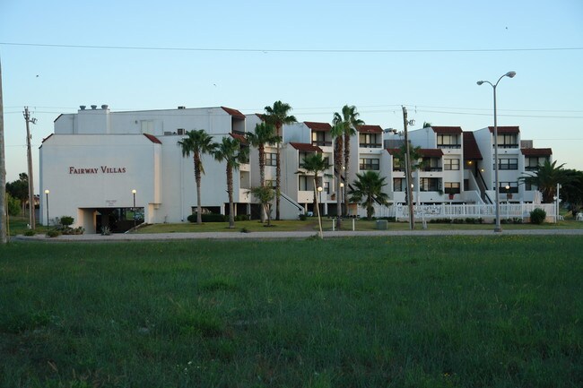 Fairway Villas in Corpus Christi, TX - Building Photo - Building Photo