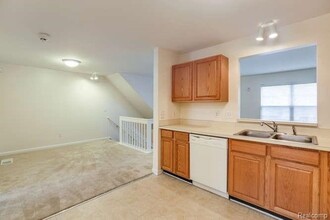 827 Seville Row, Unit 827 in Detroit, MI - Building Photo - Building Photo