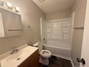 5833 Aftonshire Dr in Fayetteville, NC - Foto de edificio - Building Photo