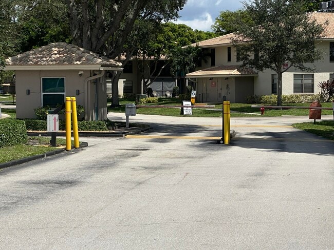 9845 Pineapple Tree Dr in Boynton Beach, FL - Building Photo - Building Photo