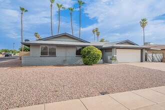2543 E Huntington Dr in Tempe, AZ - Foto de edificio - Building Photo