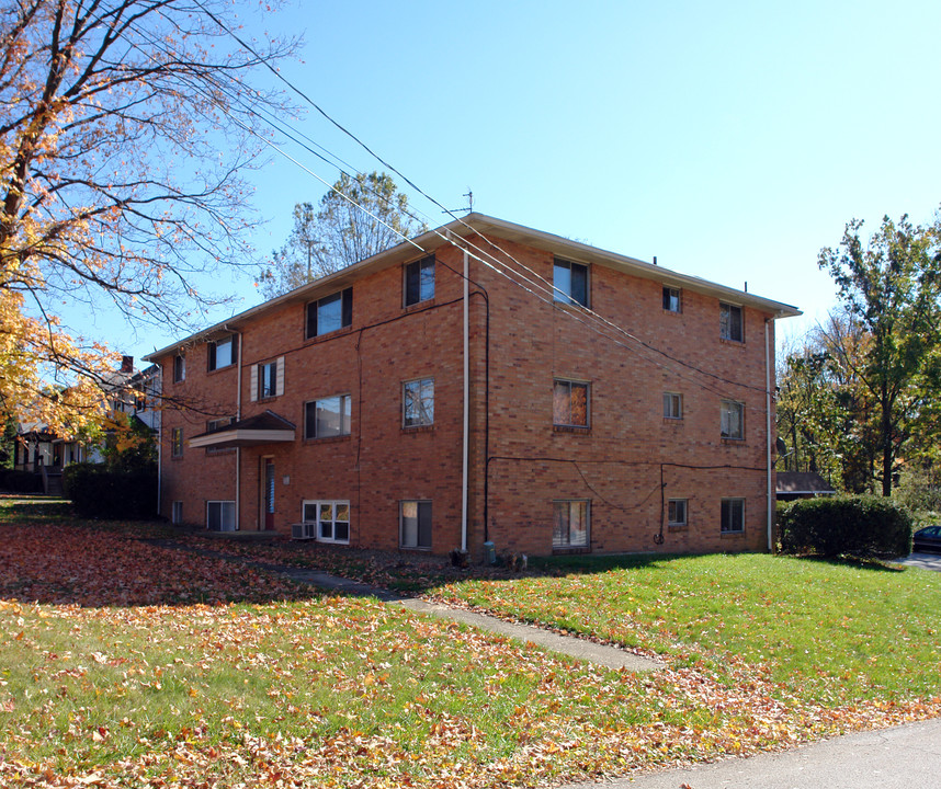 65 Shields Rd in Youngstown, OH - Building Photo