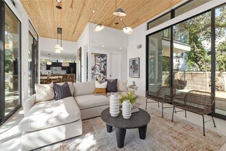 1100 W Mary St in Austin, TX - Building Photo - Building Photo