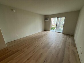 10760 Rose Ave in Los Angeles, CA - Building Photo - Building Photo